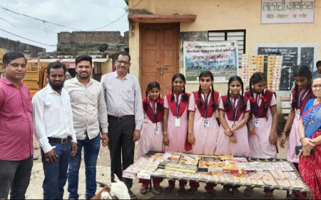 लोहारा येथील लोकसेवक मधुकरराव चौधरी माध्यमिक आश्रम शाळेत विद्यार्थ्यांनी बनवल्या राख्या