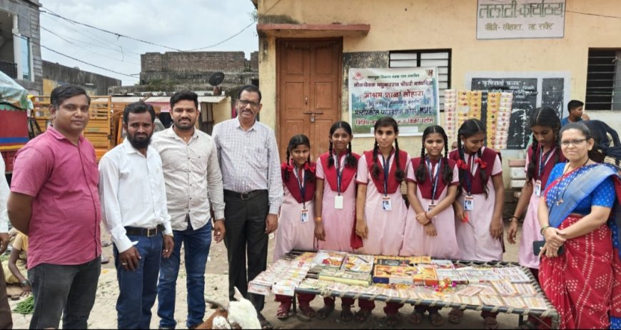 लोहारा येथील लोकसेवक मधुकरराव चौधरी माध्यमिक आश्रम शाळेत विद्यार्थ्यांनी बनवल्या राख्या