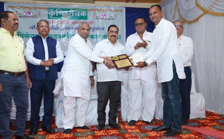 शेतकऱ्यांनी शेतीतील संशोधक व्हावे : माजी मंत्री एकनाथराव खडसे : रावेरला कृषीसेवक पुरस्काराने राज्यातील ३१ शेतकऱ्यांचा सन्मान