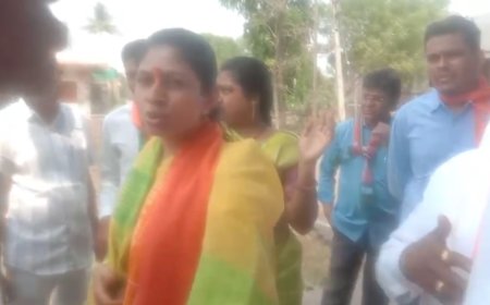 चार कामे सांगा म्हणत रक्षा खडसेंना कोचूर येथे ग्रामस्थांचा विरोध