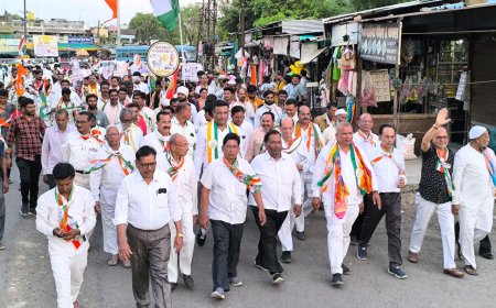 मुक्ताईनगरमध्ये पिण्याच्या पाण्याचा प्रश्न सोडविण्याचा नागरिकांना श्रीराम पाटील यांचे प्रचार रॅली दरम्यान आश्वासन