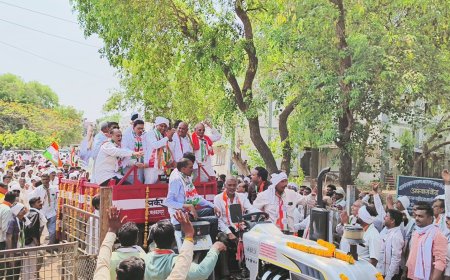 तळपत्या उन्हात नांदुरा येथे श्रीराम पाटील यांच्या रॅलीवर पुष्पवृष्टी ,प्रचंड मताधिक्याने निवडून आणण्याचा आमदार एकडे यांचा निर्धार.