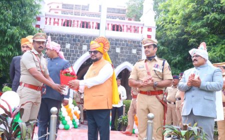 पोलीस उपनिरीक्षक तुषार पाटील यांचा ना.पालकमंत्री गुलाबराव पाटील यांच्या हस्ते सत्कार