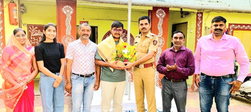 शिंगाडीच्या जीवन चौधरीची अमेरिकेतील 'डब्ल्यूडब्ल्यूडीसी स्विफ्ट विद्यार्थी स्पर्धा २०२५' मध्ये निवड; निंभोरा पोलिसांकडून सत्कार